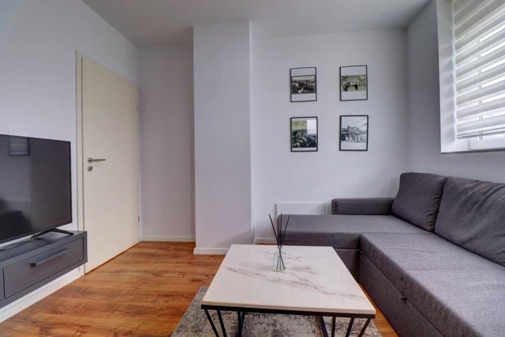 Town Square Apartment Πρίστινα Εξωτερικό φωτογραφία