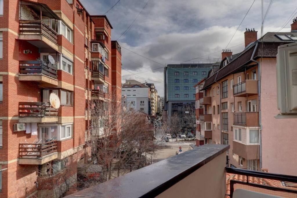 Town Square Apartment Πρίστινα Εξωτερικό φωτογραφία